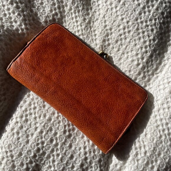 Il Bisonte brass closure clutch wallet - Picture 5 of 6